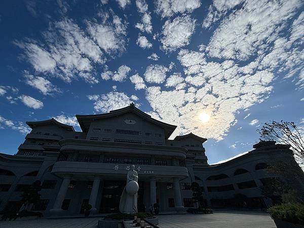 為天地寫日記(關渡靜思堂、大愛台、宇宙大覺者)