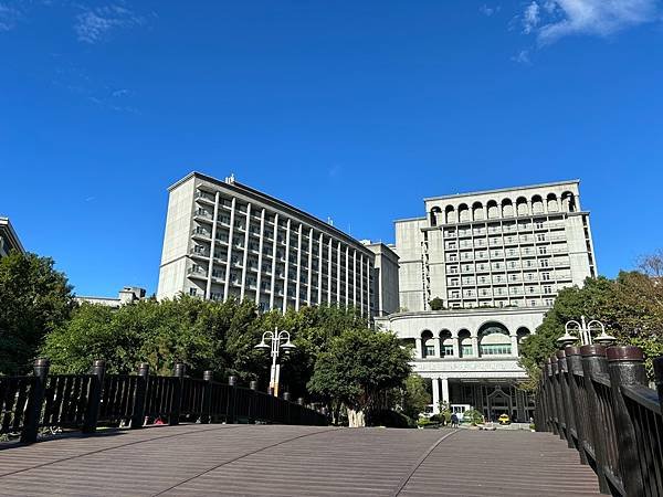 為天地寫日記(新店靜思堂與台北慈濟醫院)(2023.12.1