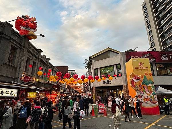 生活分享(迪化街與三峽老街，年節氣氛)(併)(2024.02