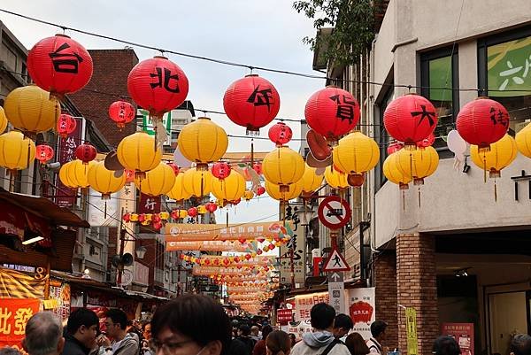 生活分享(迪化街與三峽老街，年節氣氛)(併)(2024.02