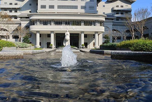 為天地寫日記(關渡平原起霧、大愛台倒影、耕耘、靜思堂與宇宙大