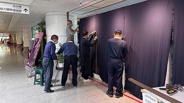 銘均攝影展(台北慈濟醫院)布展(2024.03.31)