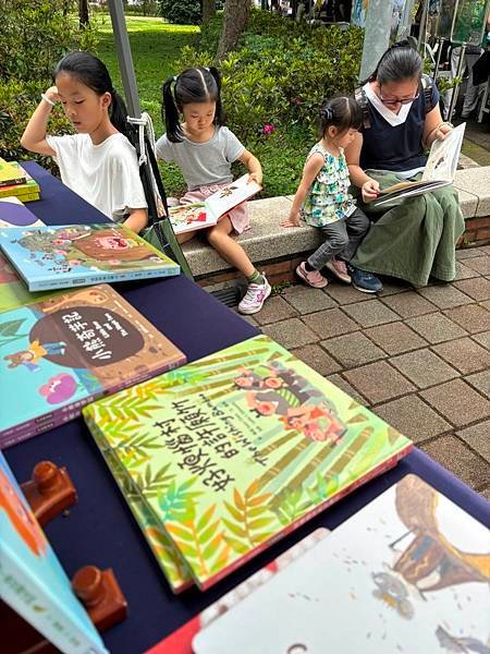 生活分享(大安森林公園蔬食無痕日，推廣大愛之友)