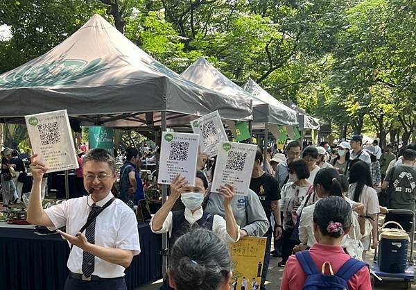 生活分享(大安森林公園蔬食無痕日，推廣大愛之友)