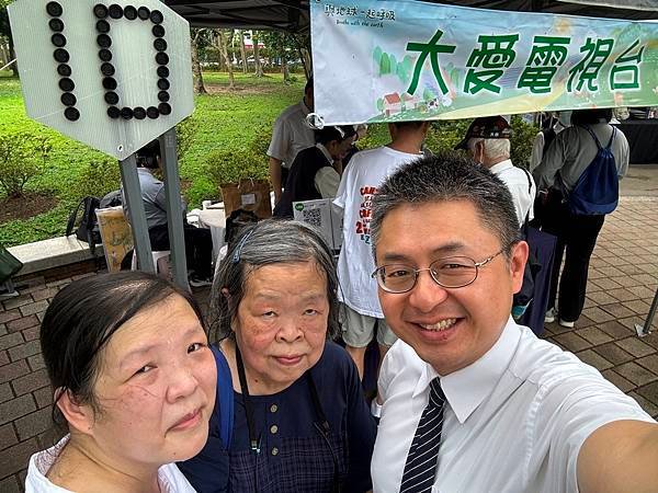 生活分享(大安森林公園蔬食無痕日，推廣大愛之友)