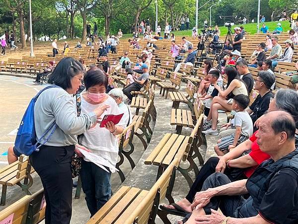 生活分享(大安森林公園蔬食無痕日，推廣大愛之友)