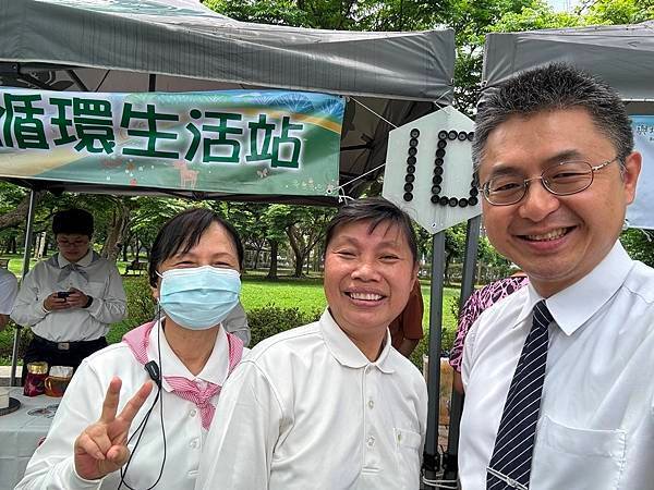 生活分享(大安森林公園蔬食無痕日，推廣大愛之友)