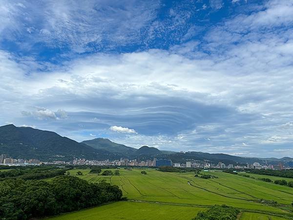 為天地寫日記(關渡平原飛碟雲、關渡靜思堂)(2024.06.