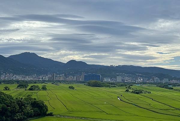 為天地寫日記(關渡平原飛碟雲、關渡靜思堂)(2024.06.