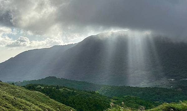 為天地寫日記(陽明山小油坑天光、雲隙光)(2024.09.1