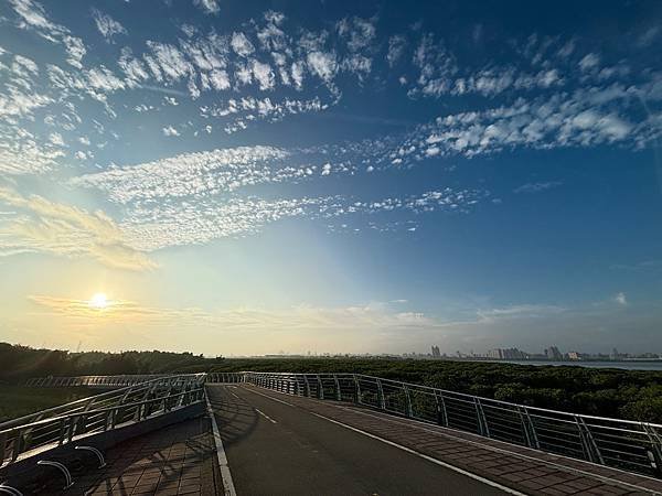 為天地寫日記(觀音山與關渡大橋清晨)(2024.10.14-