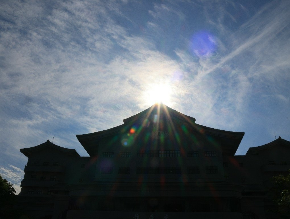 為天地寫日記(關渡靜思堂光影)(2025.04.22)