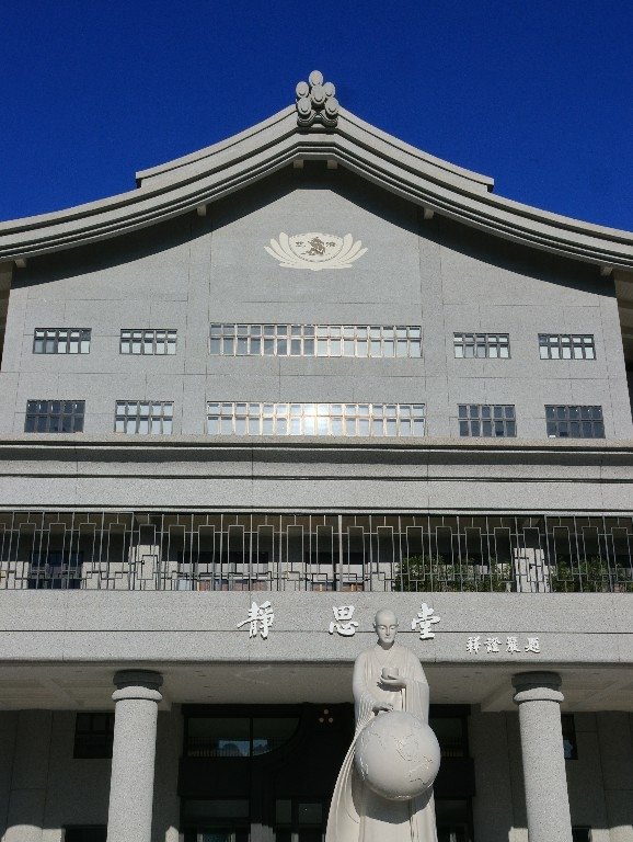 為天地寫日記(關渡靜思堂光影)(2025.04.22)