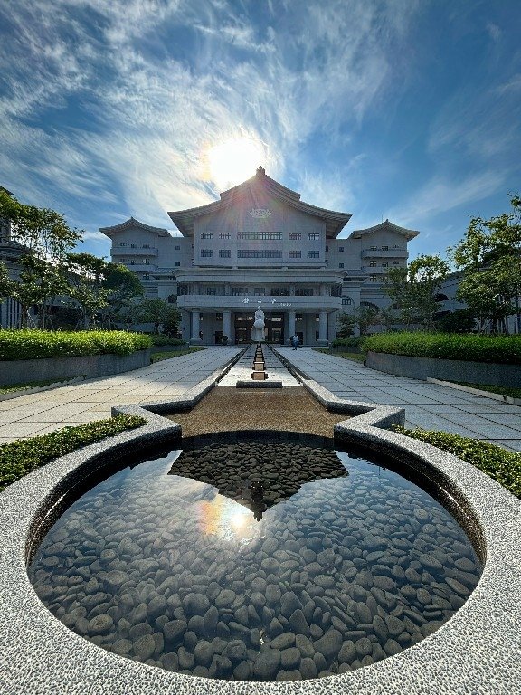 為天地寫日記(關渡靜思堂光影)(2025.04.22)