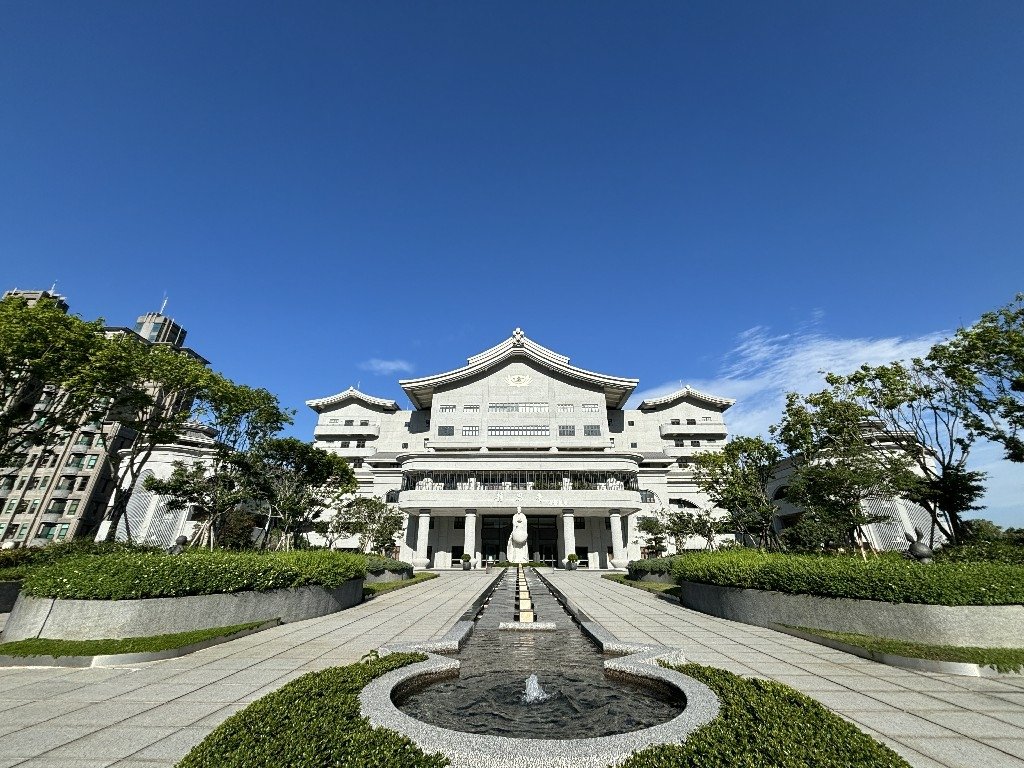 為天地寫日記(關渡靜思堂光影)(2025.04.22)