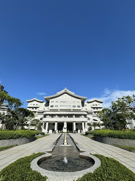 為天地寫日記(關渡靜思堂光影)(2025.04.22)