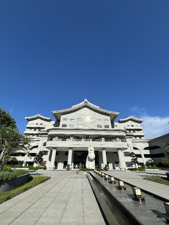 為天地寫日記(關渡靜思堂光影)(2025.04.22)