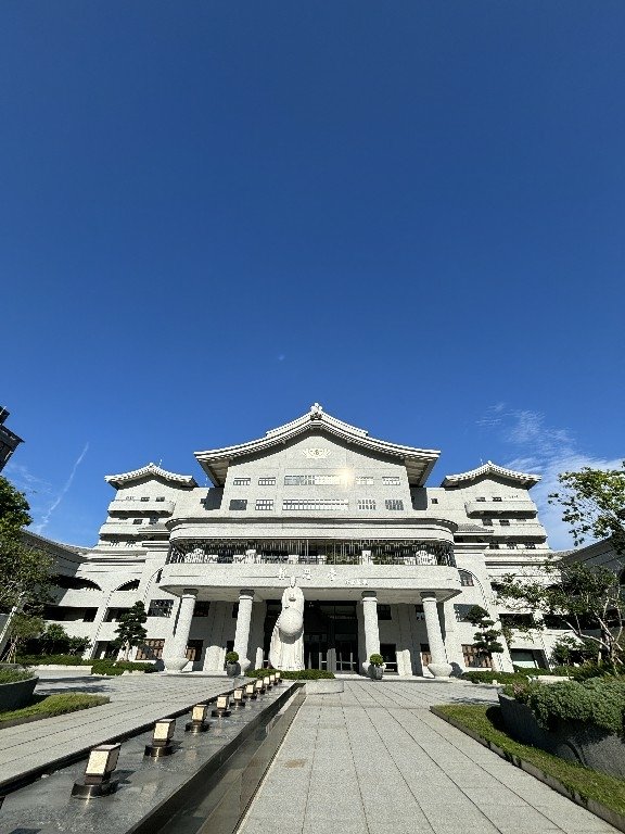 為天地寫日記(關渡靜思堂光影)(2025.04.22)