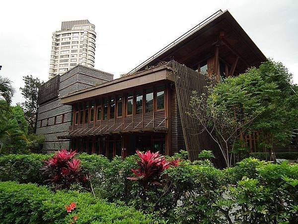 Beitou_Library_北投圖書館_-_panoramio.jpg