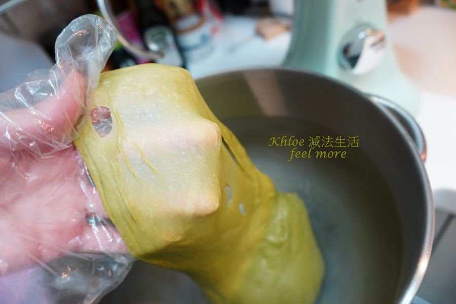 抹茶麵包食譜_麵團拉薄膜_009.jpg