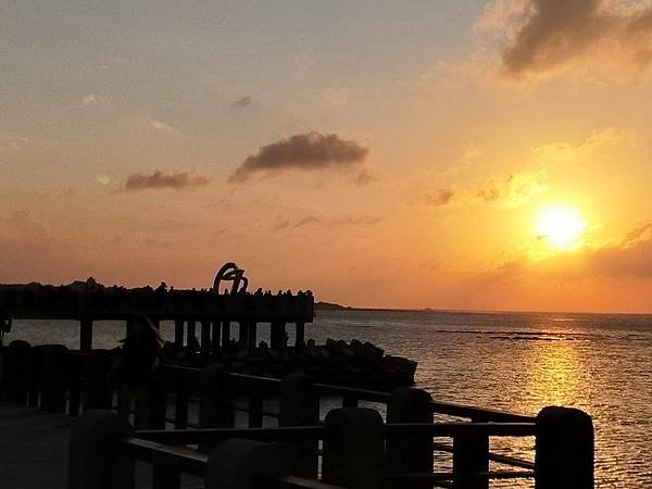 新北三芝~海邊灶咖~離芝蘭公園很近很近~看夕陽美景好地方~