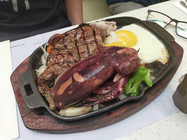 台北德立莊酒店魅麗海中庭餐廳~點排餐即享用超豐盛沙拉吧~場地