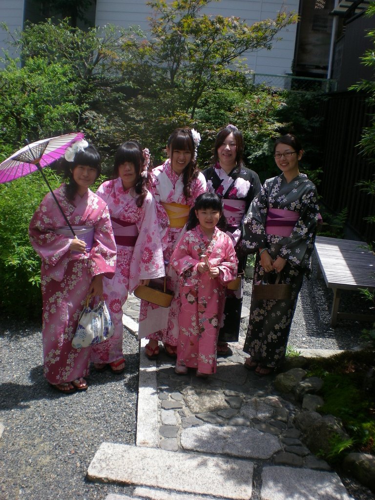 [日本和服浴衣租借]京都清水寺附近最有名的レンタル着物岡本