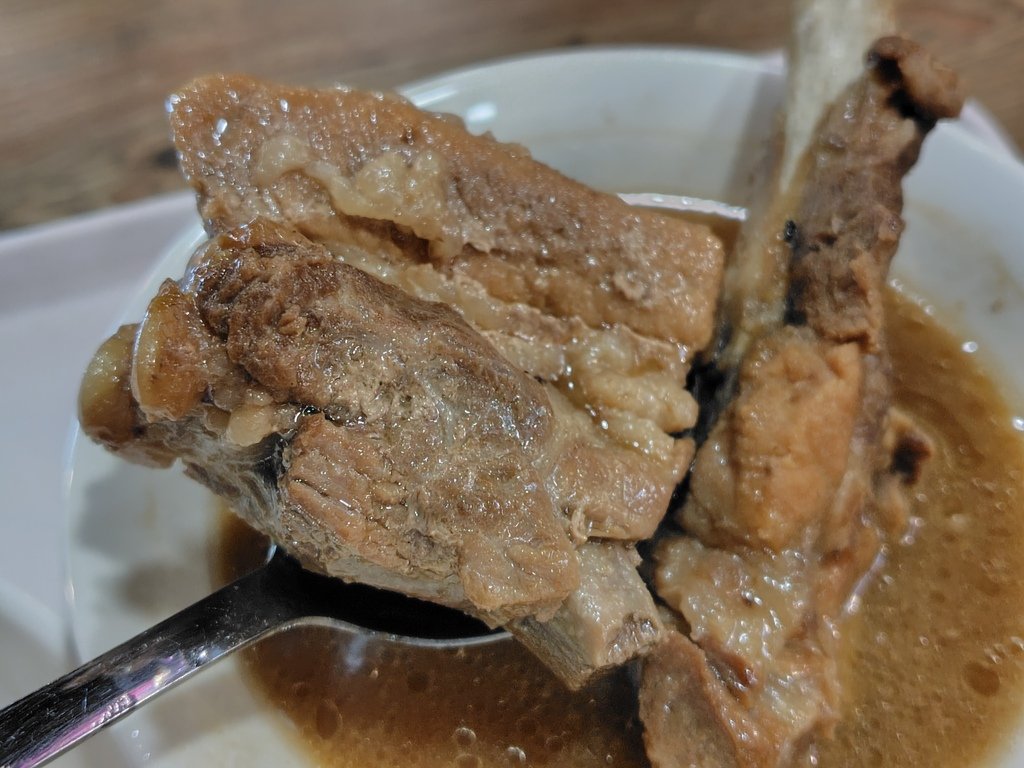 [中崙市場美食]道地的馬來西亞吧生肉骨茶-顏氏肉骨茶