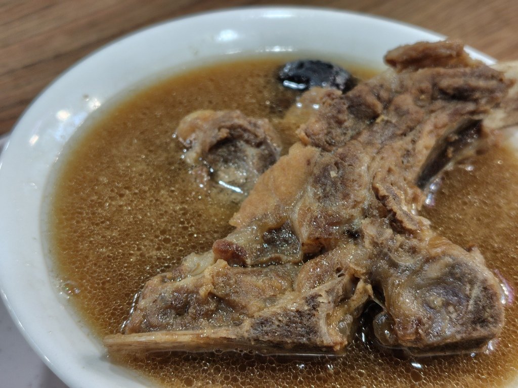 [中崙市場美食]道地的馬來西亞吧生肉骨茶-顏氏肉骨茶