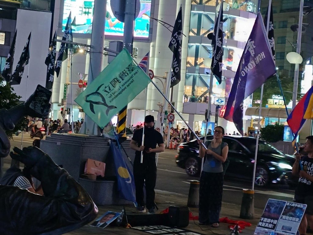 [分享]中國國慶，香港國殤「賀佢老母」，萬千光輝，賀佢老母