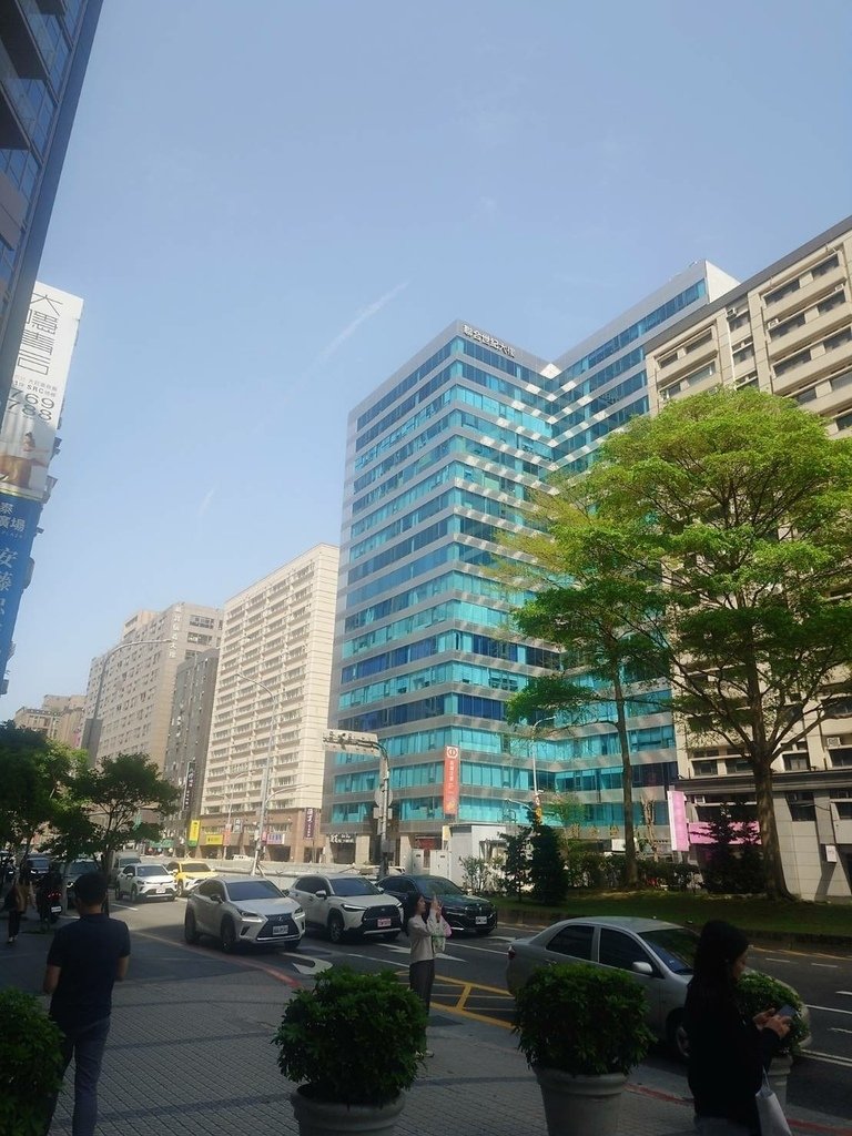 [分享]城市攝影師的凝視：在信義的光影裡行走
