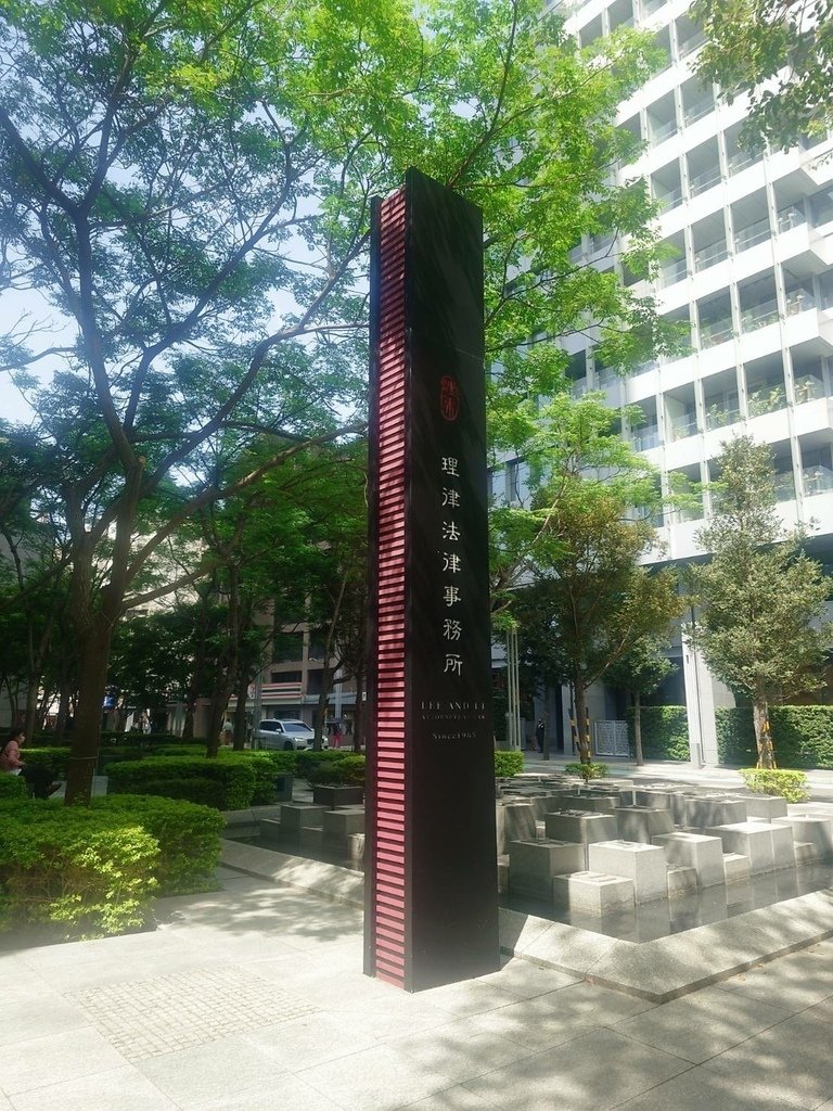 [分享]城市攝影師的凝視：在信義的光影裡行走