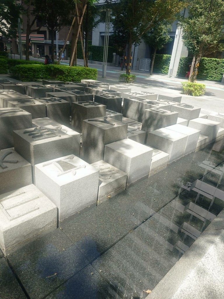 [分享]城市攝影師的凝視：在信義的光影裡行走