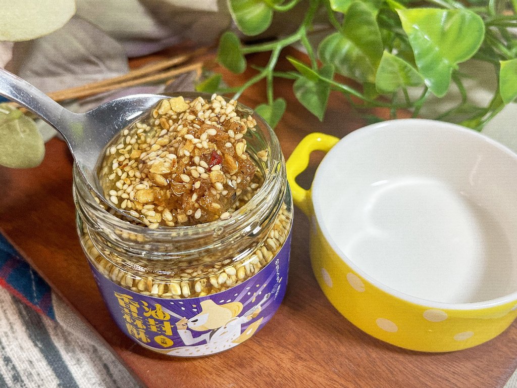 灶市油封香蒜酥。推薦/評價。快速料理。香蒜酥地瓜葉。蒜香油蔥