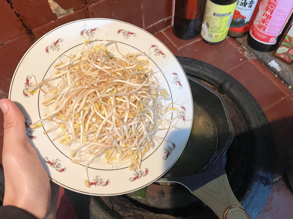灶市油封香蒜酥。推薦/評價。快速料理。香蒜酥地瓜葉。蒜香油蔥