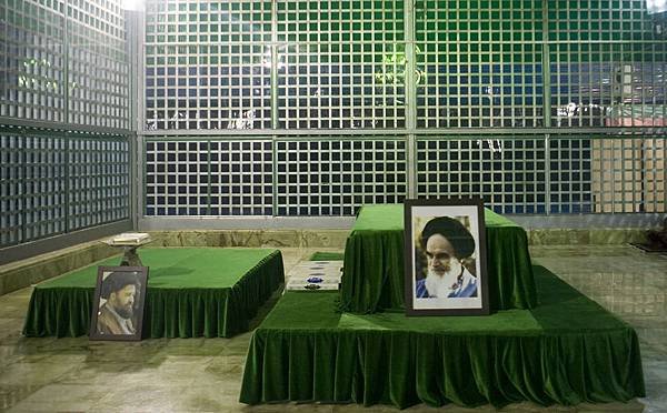 ceremony-to-mark-anniversary-of-islamic-revolution-325