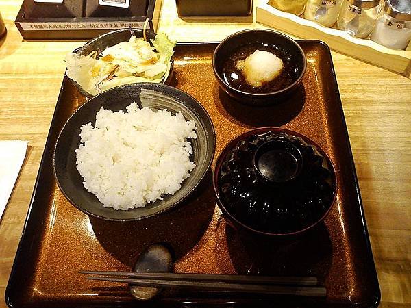 定食的白飯跟湯