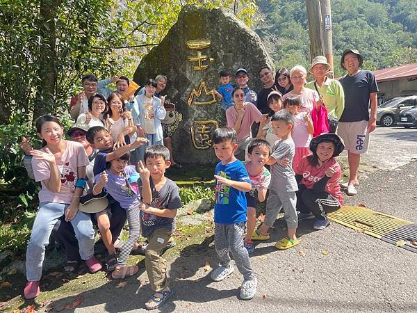 石小孩愛露營...南投信義住在玉山園露營區(2023.10/