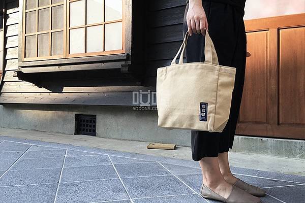 goang-fu-hao-original-square-canvas-bag.jpg