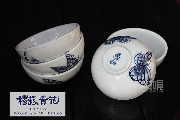 lili-yang-holding-cup-set.jpg