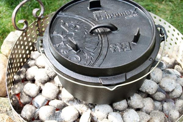 ft9-t-Dutch_Oven_on_Campfire_2_017_cda979f3-5e43-4670-b3ea-af3c687744a8_grande.jpg