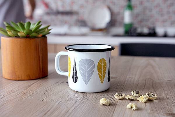 finland-muurla-yellow-leaf-enamel-mug-09.jpg