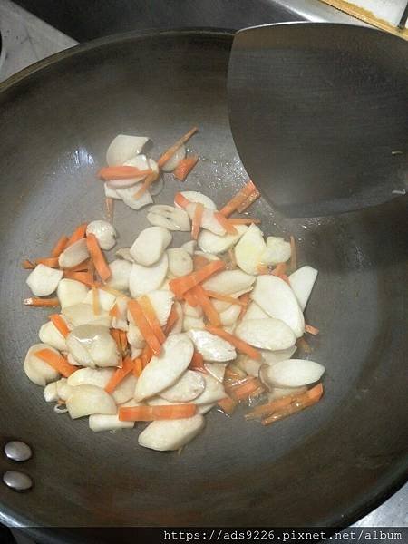 【低熱量食譜】 杏鮑菇炒小黃瓜-(夏天消暑)簡單上菜減肥食譜