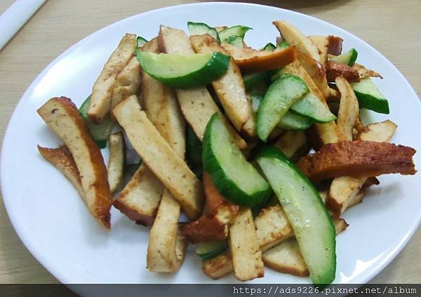 「零廚藝」豆干炒小黃瓜（簡單食譜）-5分鐘上桌菜餚