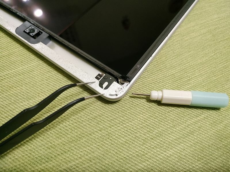 IMG_20221001_033230(001).jpg - 20221001_重黏iPad9面板