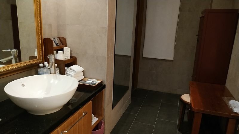 2019-12-13 19-07-27(001).jpg - 20191213_大湖_巧克力雲莊_空間密碼館2人房