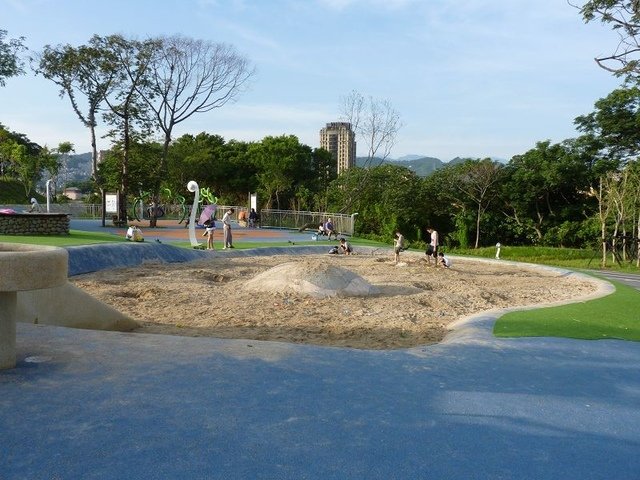 2018-07-01 06-24-04(001).jpg - 20180701_中和_員山公園_麥當勞吃早餐