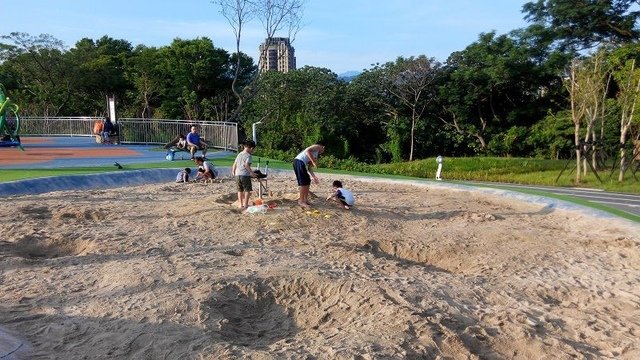 2018-07-01 06-26-58(001).jpg - 20180701_中和_員山公園_麥當勞吃早餐