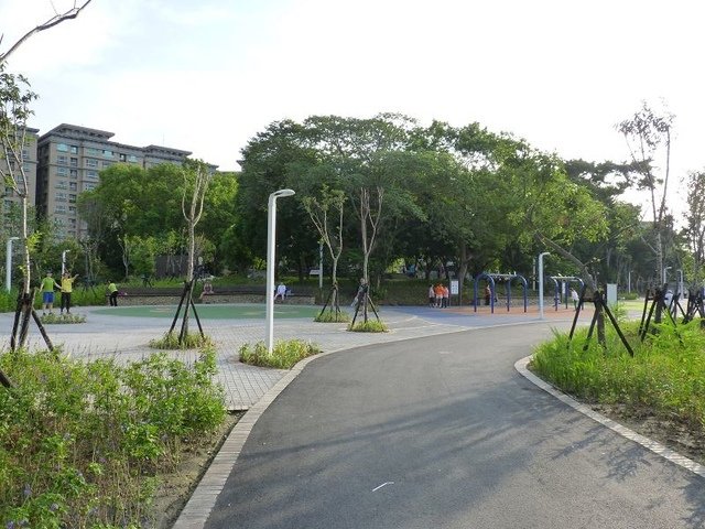 2018-07-01 06-27-43(001).jpg - 20180701_中和_員山公園_麥當勞吃早餐