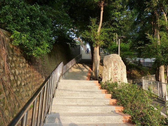 2018-07-01 05-54-55(001).jpg - 20180701_中和_員山公園_麥當勞吃早餐